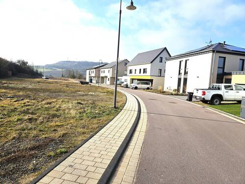Baugrundstück für 4 Häuser.jpg - Top Baugrundstück (22030) in sonniger Höhenlage der Obermoselgemeinde Wellen