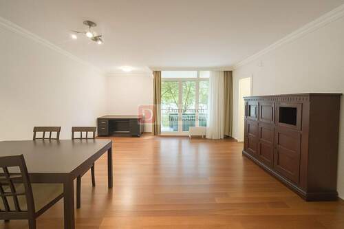 Wohn- und Essbereich - 2 Zimmer Etagenwohnung zum Kaufen in Frankfurt am Main