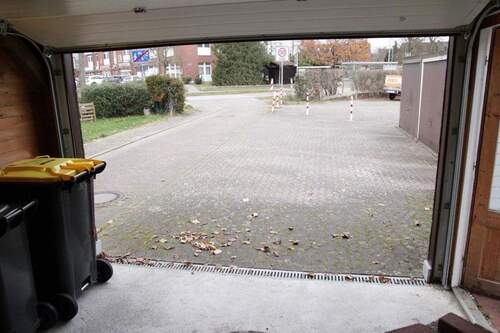 Blick aus Garage Straßenseite - 