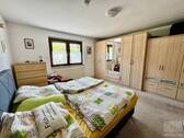 EG: Schlafzimmer - 
