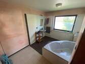 Wannenbad mit Fenster - 