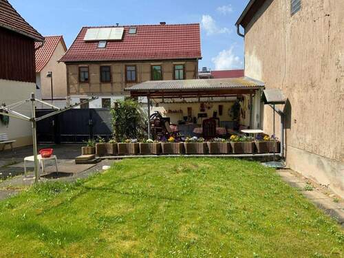 Grünfläche mit Außenterrasse - Bauernhaus, Landhaus mit 170,00 m&sup2; in Erfurt zum Kaufen