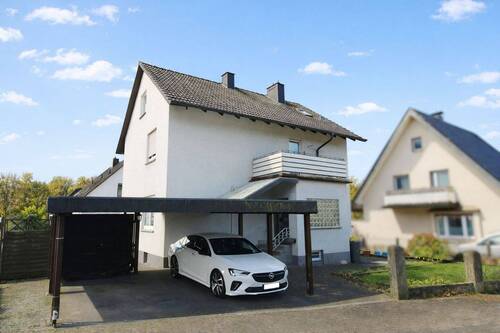 Ansicht - Zweifamilienhaus mit ausgebautem Dachgeschoss, aktuellen Heizungen und Dämmung - nahe Freibad