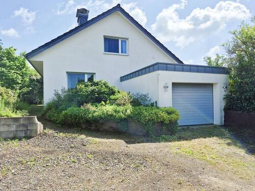 Hausansicht Straße - 5 Zimmer Einfamilienhaus in Espelkamp