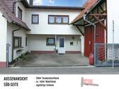 Hofblick mit offenem Tor - 