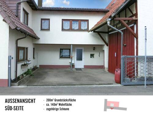 Hofblick mit offenem Tor - 