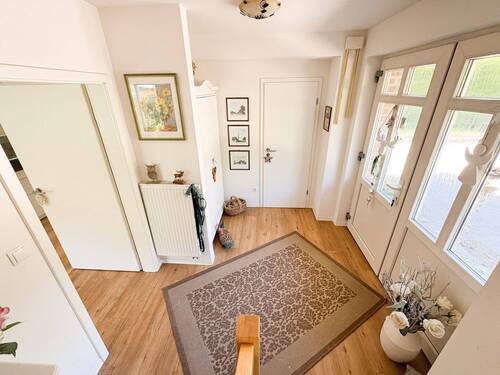 große Diele/Gäste-WC - 4 Zimmer Einfamilienhaus zum Kaufen in Jesteburg