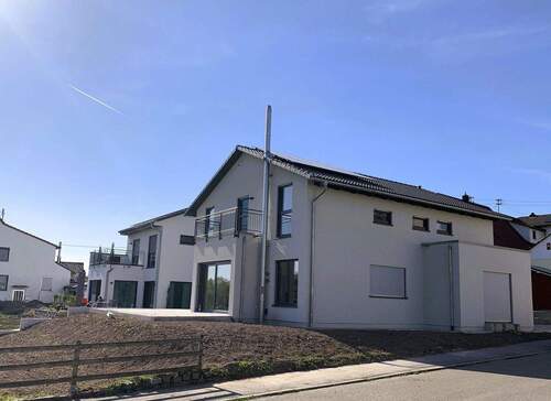 Ansicht Süd-Ost - Bezugsfertiger Neubau in wunderschöner Ortsrandlage