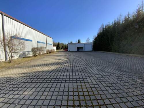 Hofbereich mit Garage - Halle zum Kaufen in Suhl