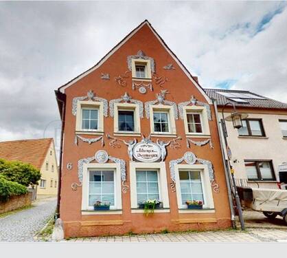 Front.jpg - Charmantes 3-Familienhaus – Nähe Zentrum Kitzingen