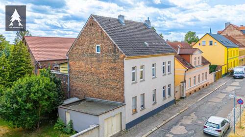Haus - Mehrfamilienhaus, Wohnhaus mit 250,00 m&sup2; in Aschersleben zum Kaufen