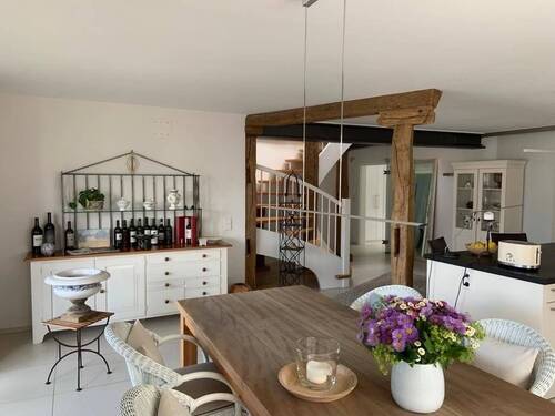 Küche und Esszimmer - 5 Zimmer Etagenwohnung zum Kaufen in Friedrichshafen