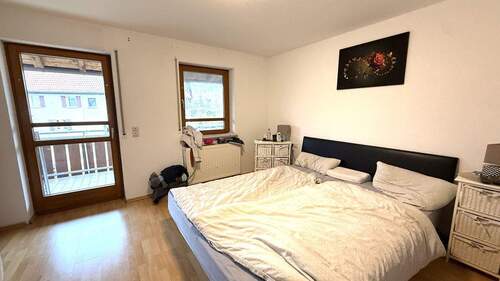 Schlafzimmer mit Zugan auf den Balkon - 5 Zimmer Reihenendhaus in Bad Wurzach