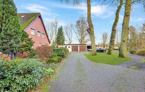 Zufahrt zum Haus und Garten - 7 Zimmer Einfamilienhaus in Oyten