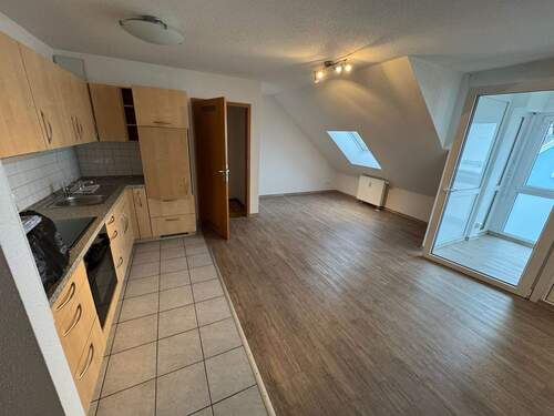 Wohnbereich - 2 Zi. sonnig, helle Seniorenwohnung; mit Wintergarten, Lift, barrierefrei