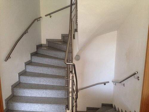 Treppenhaus - Mehrfamilienhaus, Wohnhaus in Lengefeld zum Kaufen