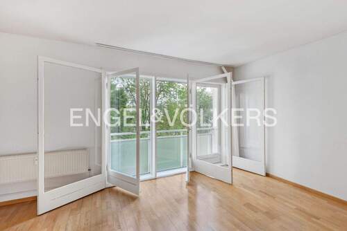 Französischer Balkon in Zimmer 1 - 2 Zimmer Etagenwohnung zum Kaufen in Berlin