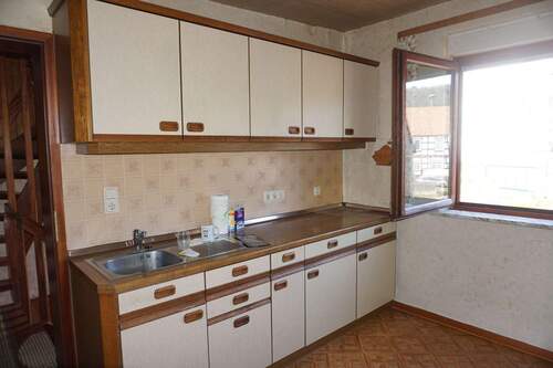 Küche mit Einbauküche.JPG - Einfamilienhaus mit 131,00 m² in Edertal zum Kaufen