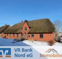 Charmantes Friesenhaus unter Reet in attraktiver Ortskern-Sackgassenlage - Risum-Lindholm