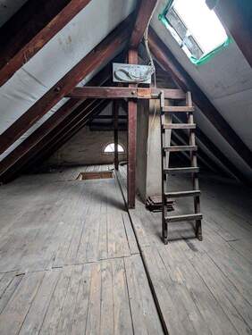 ausbaufähiger Dachboden - 