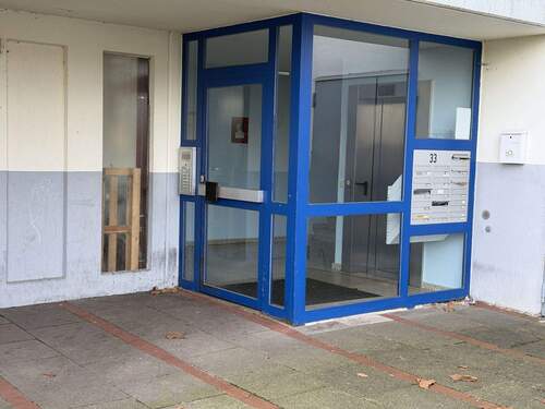 Eingang - 3 Zimmer Etagenwohnung zum Kaufen in Celle