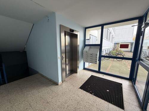 Hauseingang - 3 Zimmer Etagenwohnung in Celle