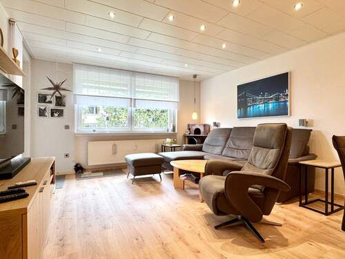 Wohnzimmer - 3 Zimmer Etagenwohnung zum Kaufen in Wunstorf