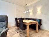 Essmöglichkeit im Wohnzimmer - Etagenwohnung mit 83,00 m&sup2; in Wunstorf zum Kaufen
