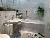 Bad mit Wanne - 