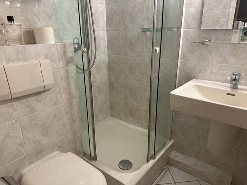 Gäste WC mit Dusche - 