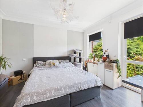 Schlafen EG mit Zugang zum Balkon - 