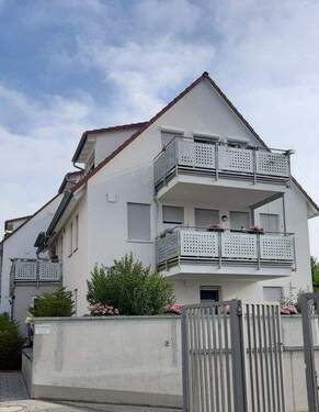 Hausansicht - AB SOFORT! MÖBLIERTE 4-ZIMMER-WOHNUNG MIT GEHOBENER AUSSTATTUNG