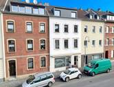 Straßenansicht - (KI generiert) - Historischer Charme trifft moderne Qualität - vollvermietetes Wohn- und Geschäftshaus