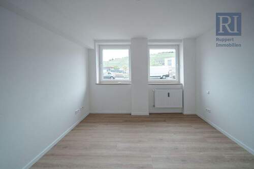 Schlafzimmer - 2 Zimmer Etagenwohnung zum Kaufen in Würzburg