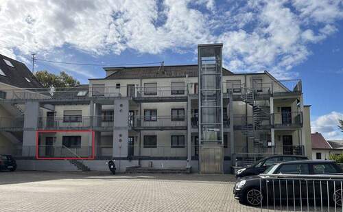 Rückansicht des Hause mit Stellplätzen - 