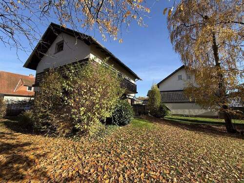 Blick in den großzügigen Garten - 