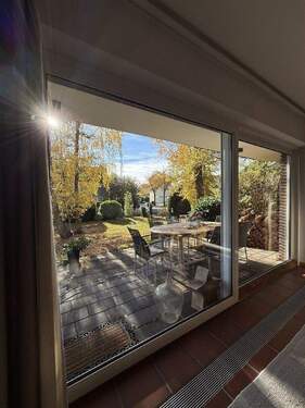 Blick in den Garten vom Essbereich - 