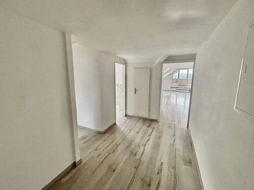 Eingangsbereich - 4 Zimmer Etagenwohnung in Wuppertal