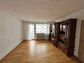 Wohnzimmer mit Balkon - 