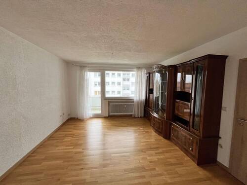 Wohnzimmer mit Balkon - 