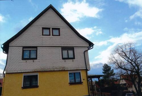 Giebelansicht mit Vorgarten - 