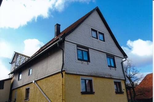 Giebelansicht mit Dorflinde - 