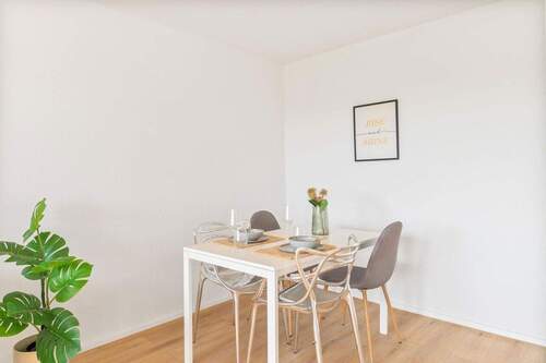 Wohnzimmer - 3 Zimmer Etagenwohnung in Stuttgart