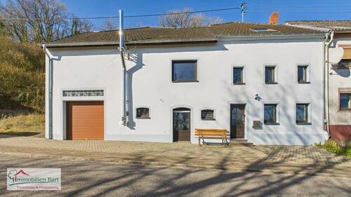 Straßenansicht - KIRF-MEURICH: TEILRENOVIERTES 216 M² WOHNHAUS MIT VIEL POTENZIAL!