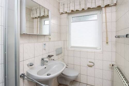 Badezimmer EG - Einfamilienhaus mit 124,00 m&sup2; in Bad Salzuflen zum Kaufen