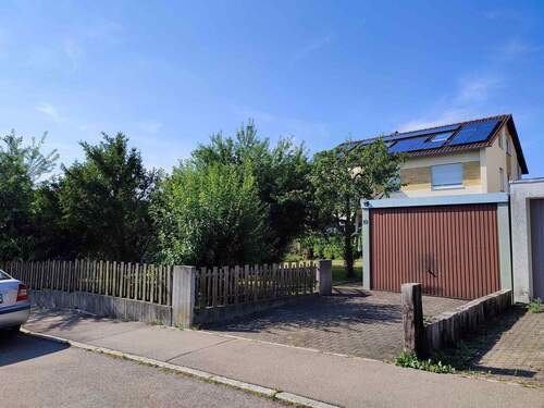 Hof und Garage - 1 Zimmer Mehrfamilienhaus, Wohnhaus in Ailingen