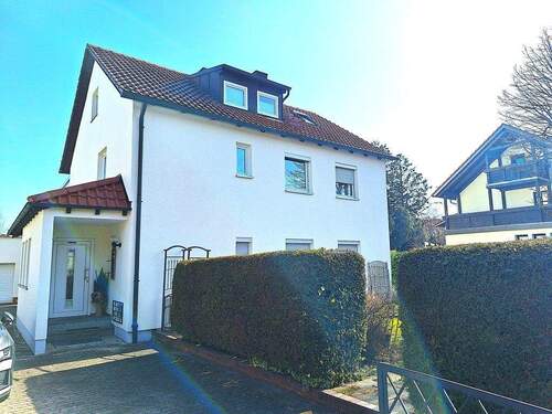 Eingangsseite des Hauses - 1 Zimmer Mehrfamilienhaus, Wohnhaus in Neufahrn bei Freising