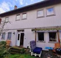 Gepflegtes Anwesen mit großem Wohnhaus, Nebengebäuden und Weideland - Heinade Merxhausen