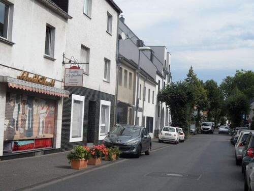 Strassenansicht - Köln ansprechende 3 Zimmerwohnung mit Terrasse in Sürth (Rheinnähe), auch ideale Wohnung für Studenten WG