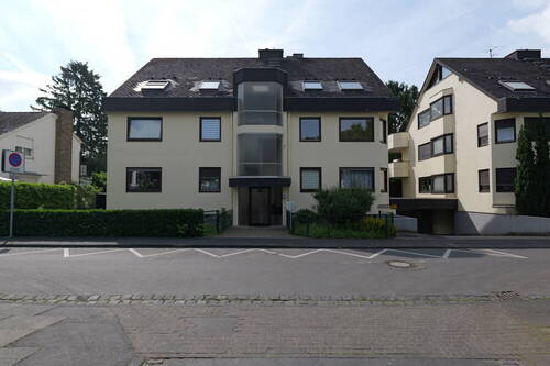 Hausansicht - Wohnen in Bestlage - großzügige 2-Zimmer-Wohnung mit Balkon und Tiefgarage in Bonn-Gronau